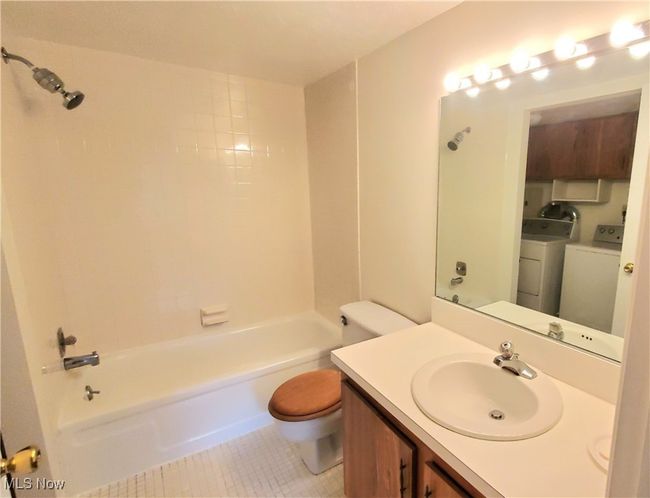 UNIT-203 - 22968 Maple Ridge Rd, Condo with 2 bedrooms, 2 bathrooms and null parking in North Olmsted OH | Image 7