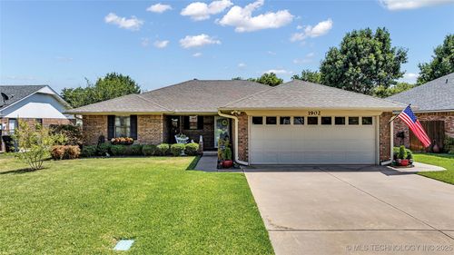 1902 8th Ave, Ardmore, OK, 73401-2252 | Card Image