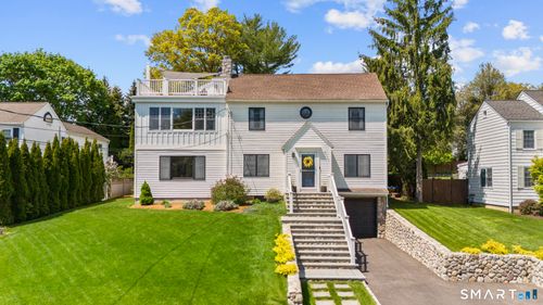 82 Lee Dr, Fairfield, CT, 06824-6308 | Card Image