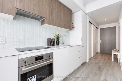 3008 - 161 Roehampton Ave, Condo with 1 bedrooms, 1 bathrooms and null parking in Toronto ON | Image 3