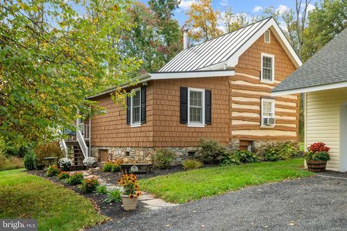 13829 Mountain Rd, HILLSBORO, VA, 20132-3630 | Card Image