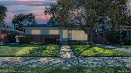 626 Fairway Dr, Royal Oak, MI, 48073-3612 | Card Image