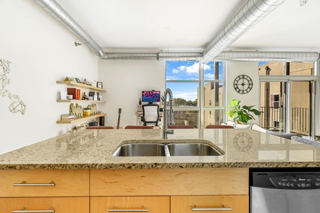 15-web-or-mls-1211 Lagoon Ave #411, Minneapolis-15 - 12.jpg | Image 5