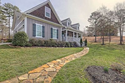 571 Owen Vista Drive, Home with 3 bedrooms, 3 bathrooms and 2 parking in Blairsville GA | Image 3