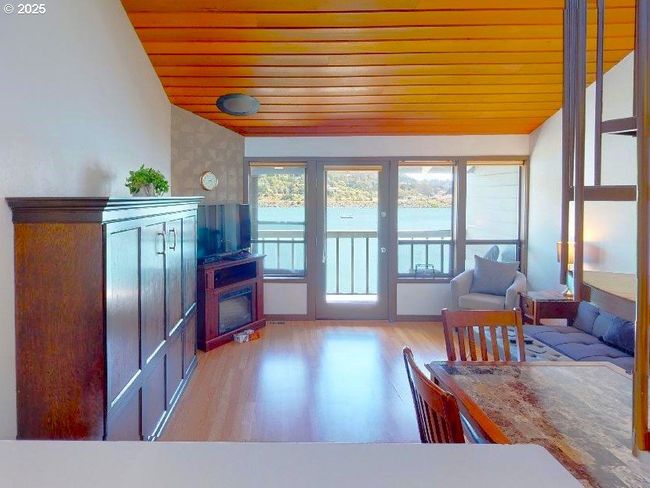 Living Room | Image 14