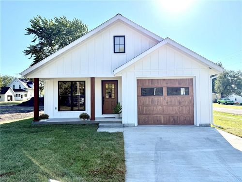 237 Cowgill St, Chillicothe, MO, 64601-2935 | Card Image