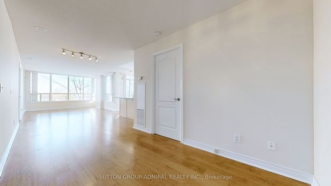 204 - 60 Disera Dr, Condo with 2 bedrooms, 2 bathrooms and null parking in Vaughan ON | Image 22