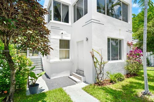 555 Ne 70th St, Miami, FL, 33138-5632 | Card Image