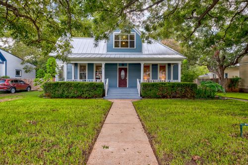 402 Hudgins St, Smithville, TX, 78957-1517 | Card Image