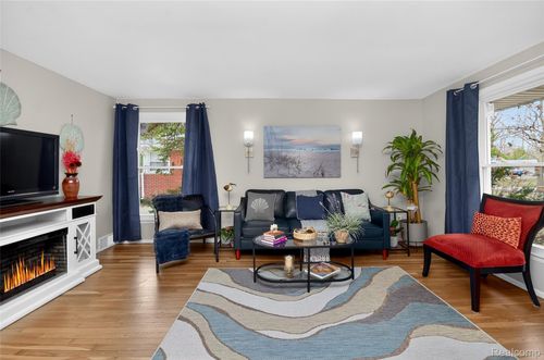 18499 Kesh St, Southfield, MI, 48076-1824 | Card Image