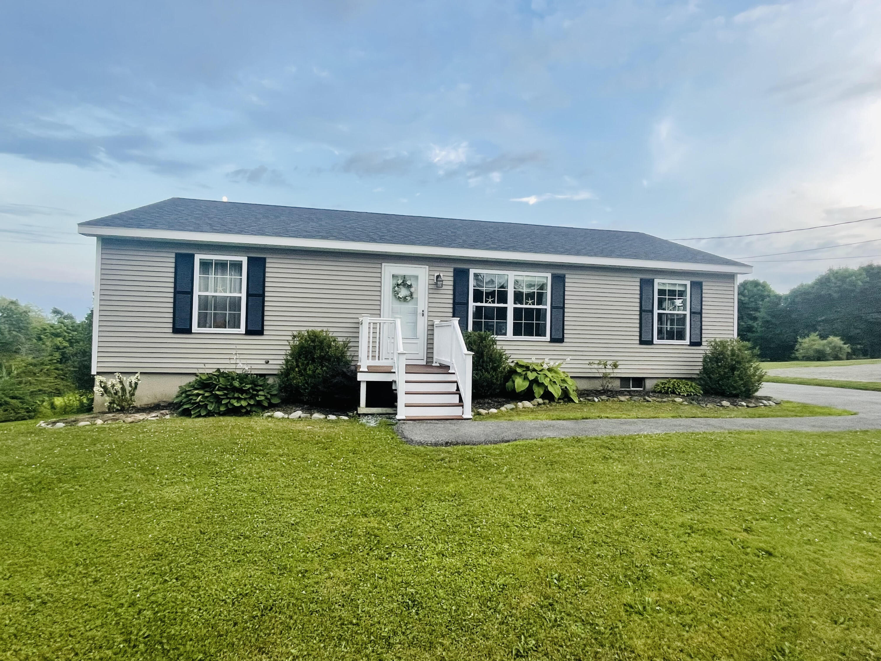 Gleason St, Thomaston, ME 04861