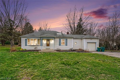 7714 Hopkins Rd, Mentor, OH, 44060-7044 | Card Image