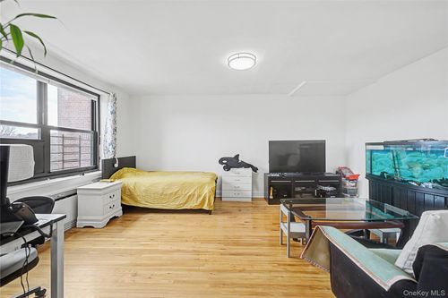 apt-6d-7345 210th St, Oakland Gardens, NY, 11364-2864 | Card Image