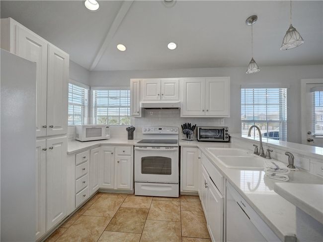 514 Royal Palm Dr, House other with 3 bedrooms, 3 bathrooms and 4 parking in Port Aransas TX | Image 34