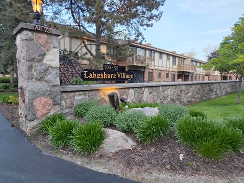 709 S Lake Shore Dr, Lake Geneva, WI, 53147-2148 | Card Image