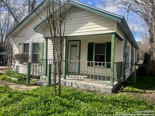 1117 Standish St, Floresville, TX, 78114-1737 | Card Image