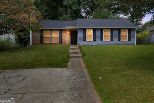 743 Martin Rd, Stone Mountain, GA, 30088-1723 | Card Image