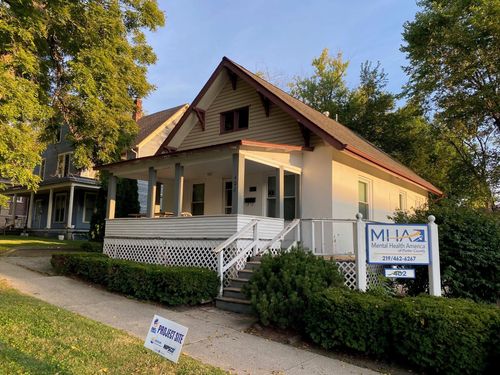 402 Indiana Ave, Valparaiso, IN, 46383-5716 | Card Image