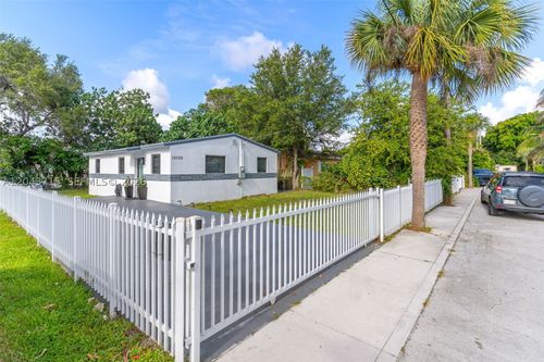 15100 Ne 14th Ct, North Miami Beach, FL, 33162-5902 | Card Image