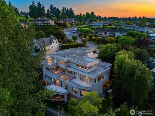 8508 54th Ave Ne, Seattle, WA, 98115-3910 | Card Image