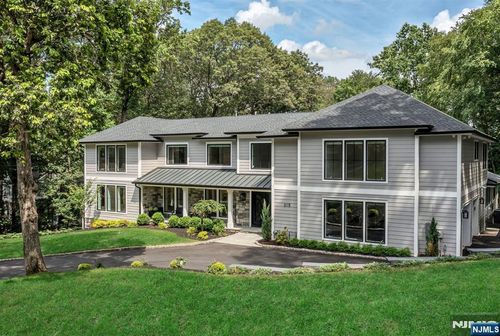 315 Freemans Ln, Franklin Lakes, NJ, 07417-1052 | Card Image