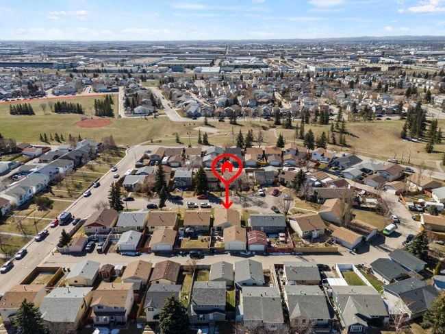 19 Erin Park Bay Se, Home with 4 bedrooms, 2 bathrooms and 2 parking in Calgary AB | Image 40