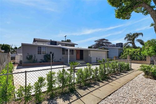 7865 Cantaloupe Ave, Panorama City, CA, 91402-6244 | Card Image