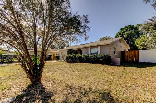 5525 Pine Cir Ne, ST PETERSBURG, FL, 33703-2507 | Card Image