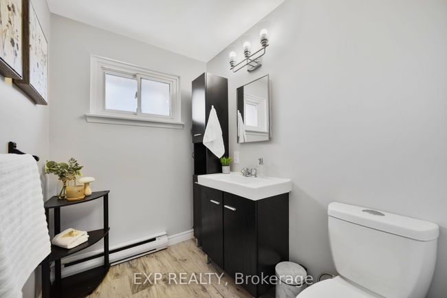136 Darras Crt, Condo with 5 bedrooms, 2 bathrooms and 1 parking in Brampton ON | Image 22