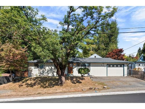 2821 Se Roswell St, Milwaukie, OR, 97222-6462 | Card Image