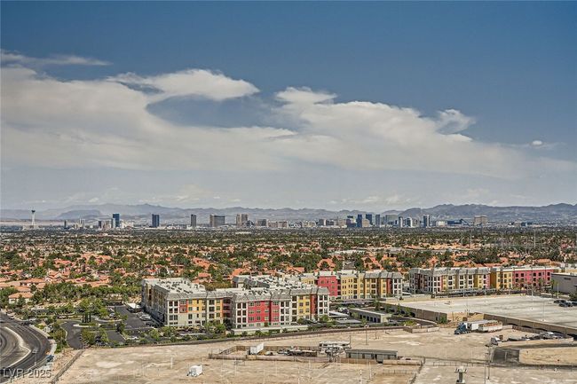View of urban area with mountains | Image 28