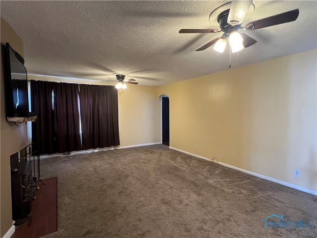 657 N Sandusky St, House other with 3 bedrooms, 2 bathrooms and 8 parking in Tiffin OH | Image 5