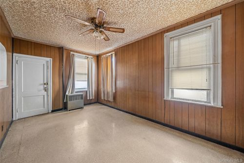 3927 57th Street, New York, NY, 11377 | Card Image