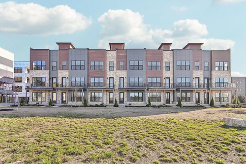 2262 Quarry Trails Dr, Columbus, OH, 43228-8970 | Card Image