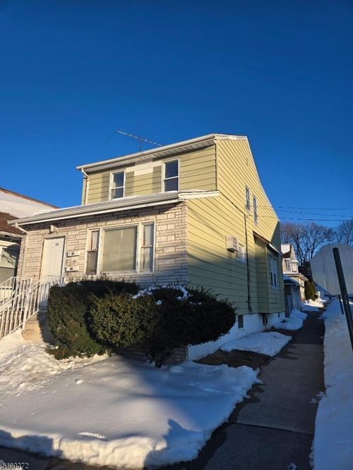 75 Newby Ave, Woodland Park, NJ, 07424-2826 | Card Image