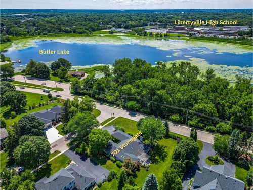 701 Stonegate Rd, Libertyville, IL, 60048-1855 | Card Image