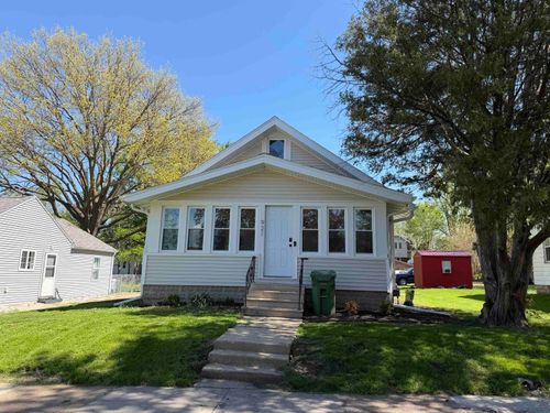 921 Leavitt St, Waterloo, IA, 50702-2233 | Card Image