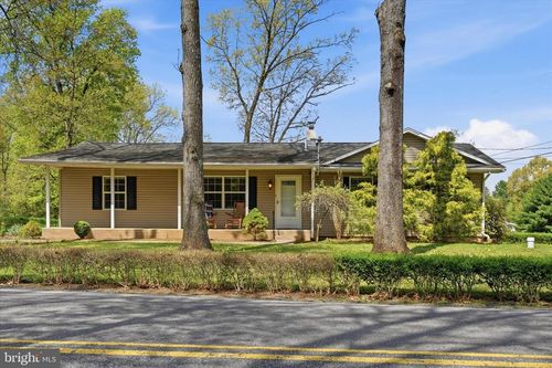 1988 Chestnut Hill Rd, MOHNTON, PA, 19540-8237 | Card Image