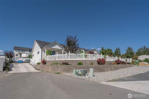 865 S Mary Ave, East Wenatchee, WA, 98802-9148 | Card Image