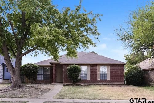 526 Sims Dr, Cedar Hill, TX, 75104-7710 | Card Image