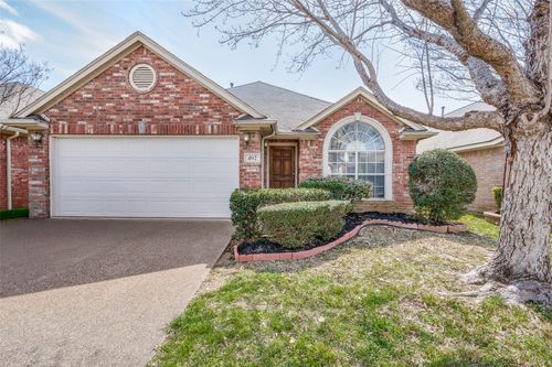 402 Horse Shoe Dr, Euless, TX, 76039-3954 | Card Image