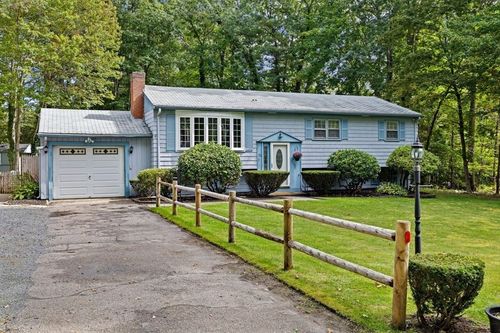 276 Woodland Dr, Hanover, MA, 02339-1428 | Card Image