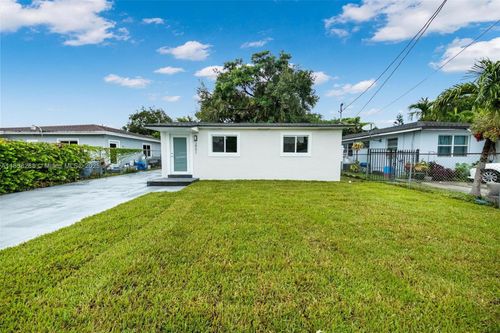 2951 Nw 47th St, Miami, FL, 33142-3521 | Card Image