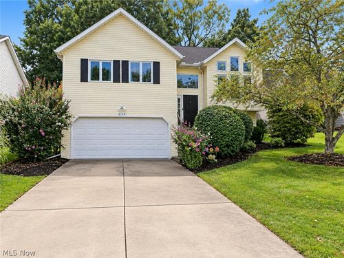 3168 Pondview Dr, Ravenna, OH, 44266-9045 | Card Image