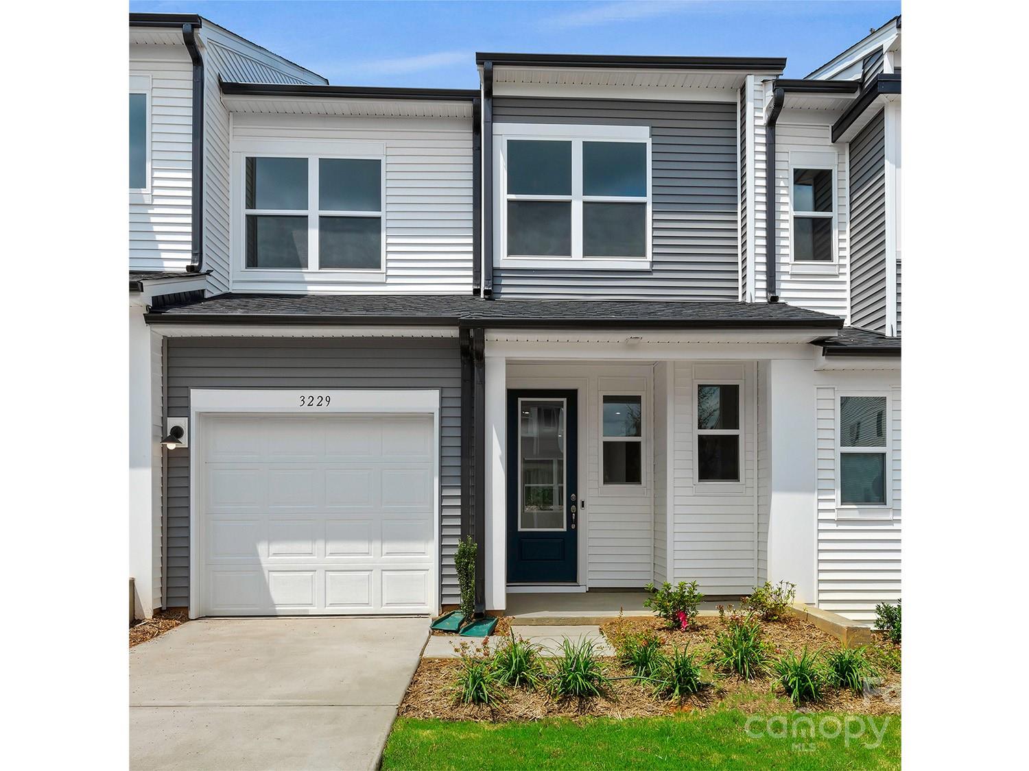 Hutton Gardens Ln, Charlotte, NC 28269