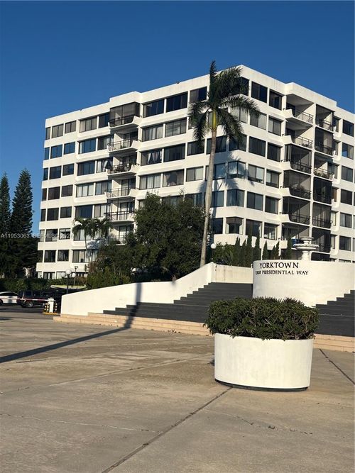 504-1500 Presidential Way, West Palm Beach, FL, 33401-1835 | Card Image