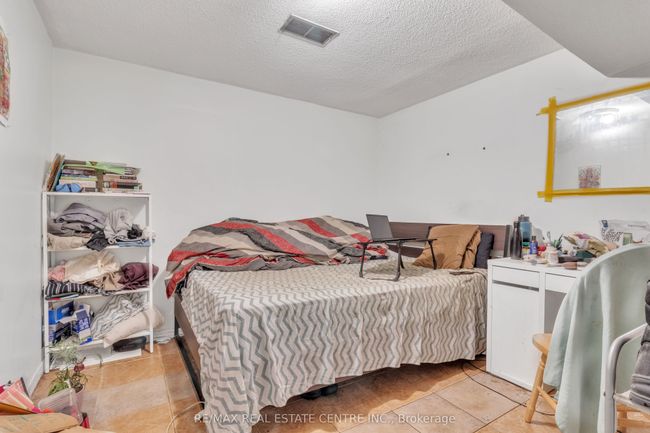 19 Langwith Crt, House other with 6 bedrooms, 3 bathrooms and 4 parking in Brampton ON | Image 18