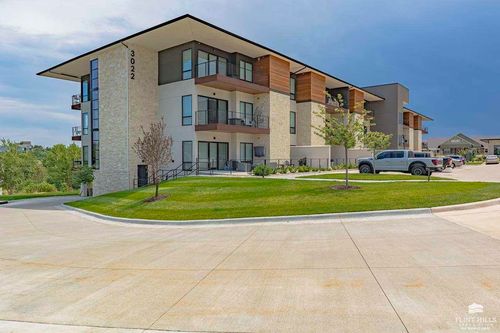 3022 Fieldhouse Cir, Manhattan, KS, 66503-3407 | Card Image