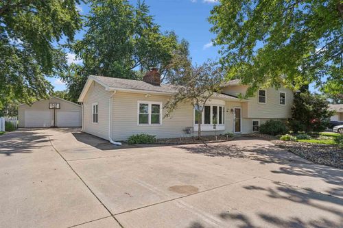 5809 Foulk Rd, Waterloo, IA, 50702-4920 | Card Image