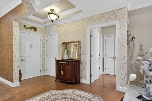 366 Roosevelt Way, Westbury, NY, 11590-6716 | Card Image